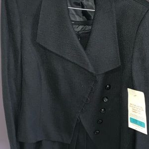 Tahari wool blend suit. New with tags!